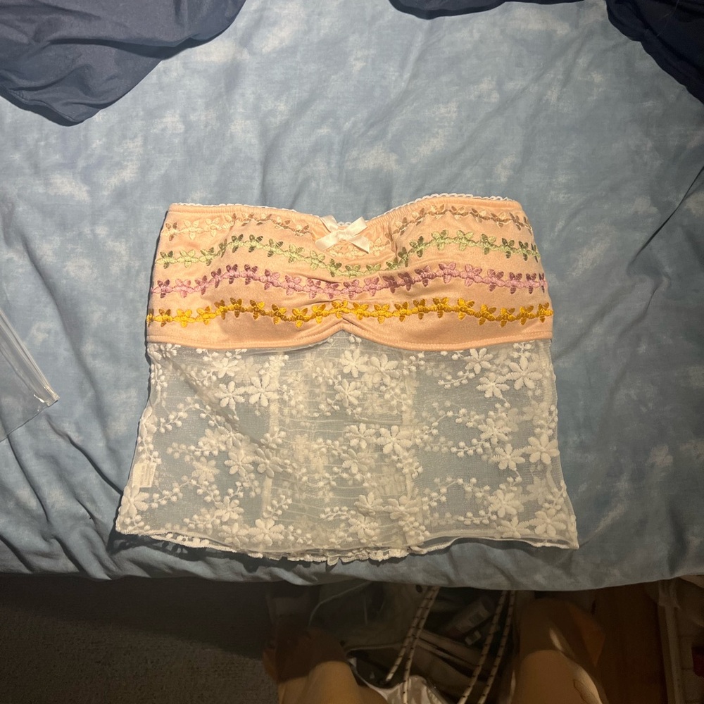 Adorable strapless lace top
